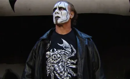 Sting le hace la vida imposible a Seth Rollins