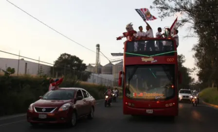 Jugadores de Chivas lanzan cánticos al Atlas en Chapalita