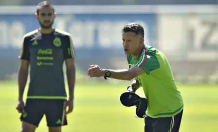 Osorio dirige su primer entrenamiento con el Tri