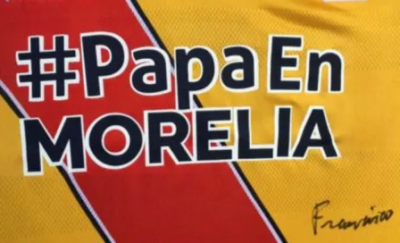 Papa Francisco firma jersey de la multa a Monarcas