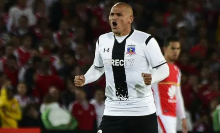 Chupete Suazo responsabiliza al Colo Colo por su retiro