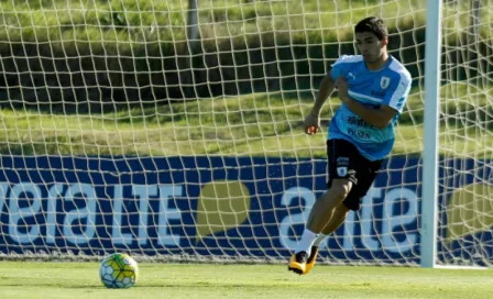 Suárez entrena con Uruguay tras casi dos años de sanción