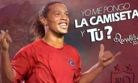 Ronaldinho anuncia que vestirá la camiseta del Cienciano