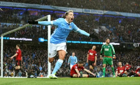  Samir Nasri mantiene con vida al City en Premier