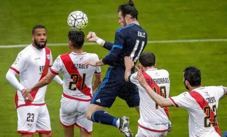 Bale hace de CR7 y salva al Madrid en Vallecas