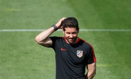 Simeone, tres juegos fuera por lanzamiento de balón al campo