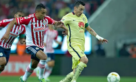 Chivas presume escudo de aniversario en el Clásico