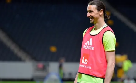 Ibra confiesa tener ofertas de la Premier League