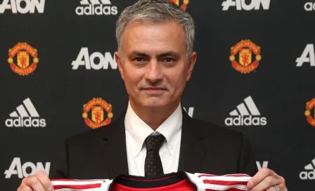 Mourinho firma con Man Utd por 3 campañas