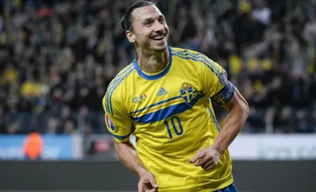 Zlatan encabeza lista definitiva de Suecia para la Euro