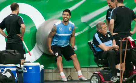 Suárez muestra mejoría en su lesión y ya trabaja con balón