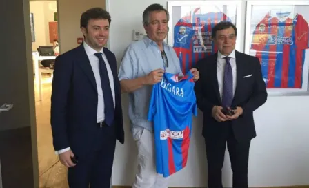 Vergara e Higuera se reúnen con directiva de Catania