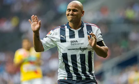 Rayados porta nuevo uniforme en homenaje a Suazo