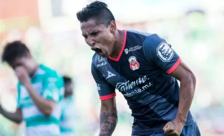 Ruidíaz conduce la victoria de Monarcas con triplete 