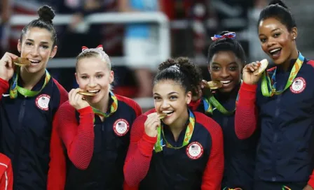 Simone Biles conduce a equipo de EU al oro en gimnasia