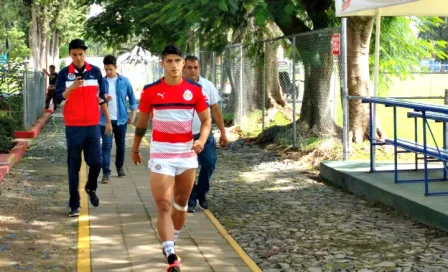 Pulido marca golazo en primera práctica con Chivas