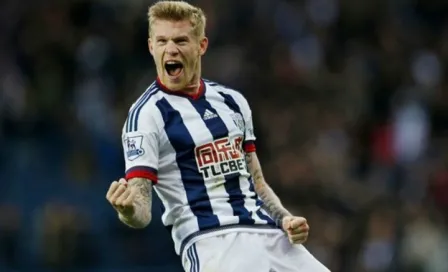 Jugador del West Brom muestra escalofriante herida tras duelo 