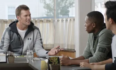 Brady ironiza sobre 'Deflategate' en comercial