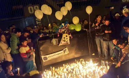 Fans del Atlético Nacional rinden homenaje al Chape