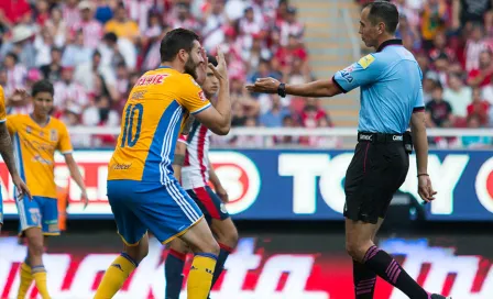 Tras polémica Final vs Tigres, Luis Enrique Santander le volverá a pitar a Chivas