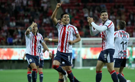 Chivas comienza a calentar el Clásico Nacional