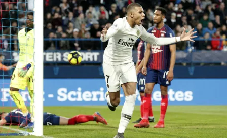 Mbappé anota doblete y pone presión a Messi en lucha por la Bota de Oro