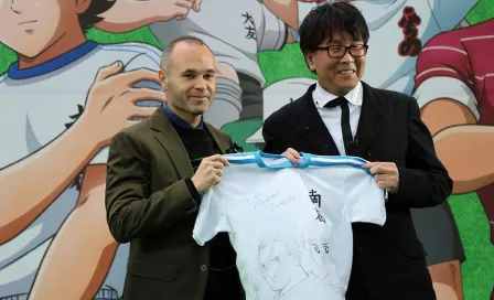 Iniesta inaugura estación de tren de 'Supercampeones' en Tokio