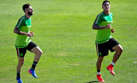 Layún y Salcedo pactan apuesta con causa para el Clásico Regio