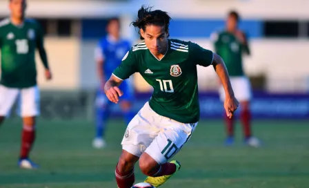 Guardado 'regaña' a Diego Lainez y se lo lleva a media entrevista