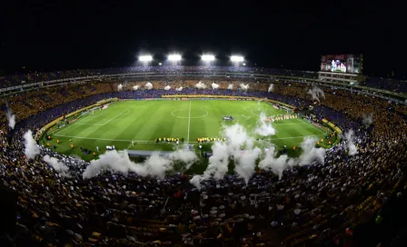 Afición de Tigres se luce con imponente mosaico en el Volcán