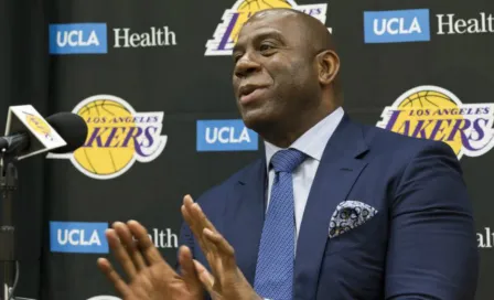 Magic Johnson renuncia a la presidencia de los Lakers