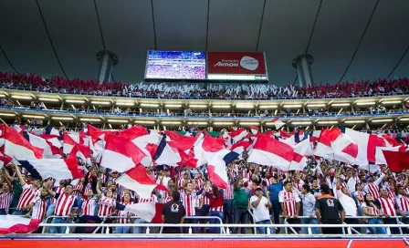 Aficionados de Chivas desean pronta recuperación a Vergara