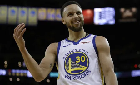 Curry bate récord de triples en Playoffs y Warriors aplasta a Clippers