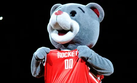 Mascota de los Rockets bromea con actriz de Game Of Thrones 