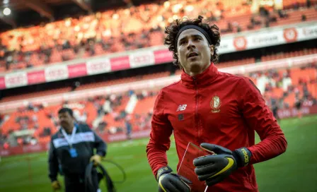 Guillermo Ochoa presume el nacimiento de su tercer hijo