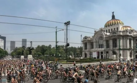 Ciudadanos participan en Rodada Mundial Ciclista al Desnudo 2019 en CDMX