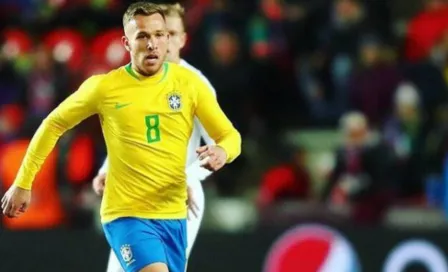 Arthur superó su lesión y se perfila al once titular de Brasil para el duelo vs Venezuela 