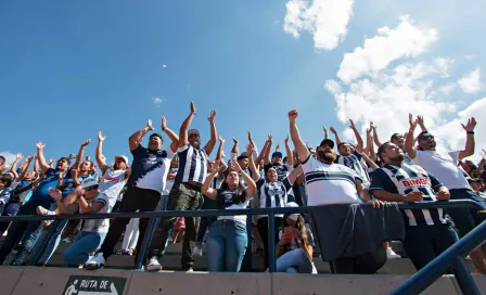 Aficionados de Rayados denunciaron maltrato de las autoridades potosinas