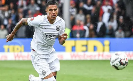 Eintracht celebra el 'Día de la Cerveza' con imagen de Carlos Salcedo