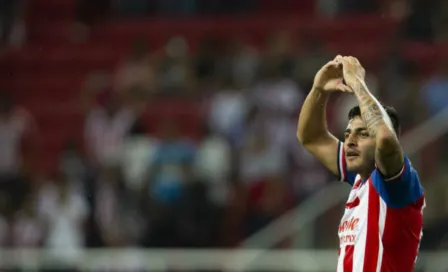 Afición de Chivas pidió la inclusión de Alexis Vega por Oribe Peralta