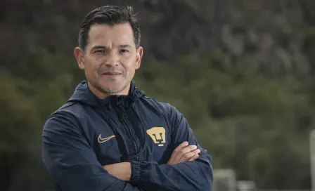 Israel López, el enlace entre los canteranos de Pumas y Míchel 