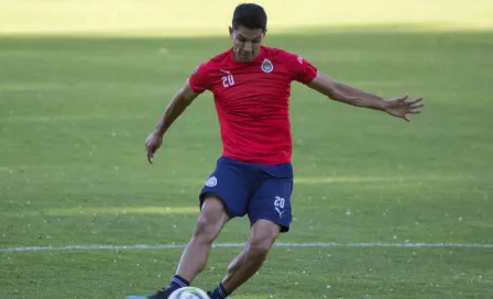 Jesús Molina encendió las alarmas en Chivas tras lesión en Clásico Nacional