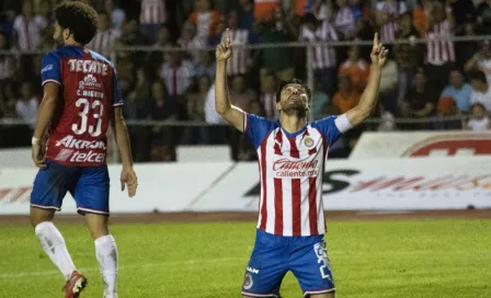 Chivas alivia crisis contra Correcaminos en Copa MX