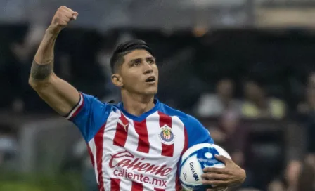 Alan Pulido vive su torneo más goleador con Chivas