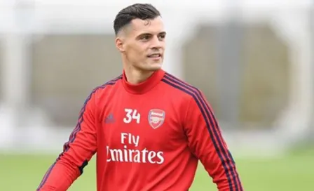 Xhaka denunció insultos y amenazas de muerte hacia él y su familia