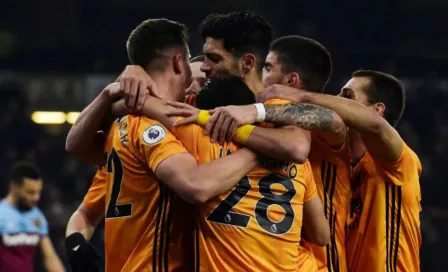 Wolves y Jiménez se acercaron a zona de Champions tras derrotar a West Ham