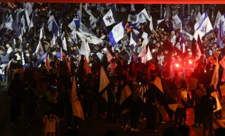 Afición de Rayados festejó título en la Macroplaza