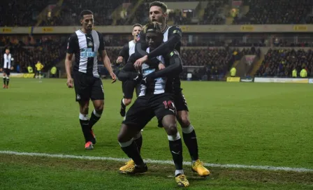 Aficionado de Newcastle festejó agónico triunfo en FA Cup con exhibicionismo