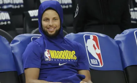 Warriors informó que Curry sigue en recuperación y estará de regreso en marzo