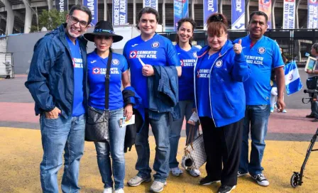 Cruz Azul: Afición acudió a despedir a La Máquina rumbo al Clásico Joven